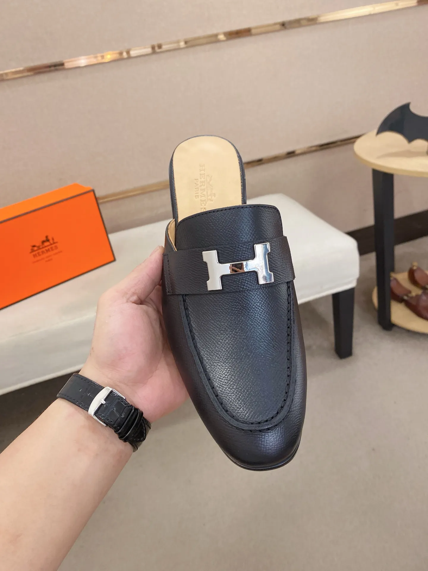 Men's clothing and shoes💰: 500💰《HERMES》【Classic original single version】Hermès half-drag; top 🔝purchasing agent🔍🔍 latest 🇺🇸 counter sale simultaneously, original ▲▲cowhide imported from Italy ▲▲Exquisite workmanship (Italian 🇮🇹Imported water-dyed 🐂cowhide lining) sole: original sole provided by the original factory, ⚠️exclusive double-layer activity·TPR·rubber·combined molded outsole; Yardage: 38-44. Can be customized45